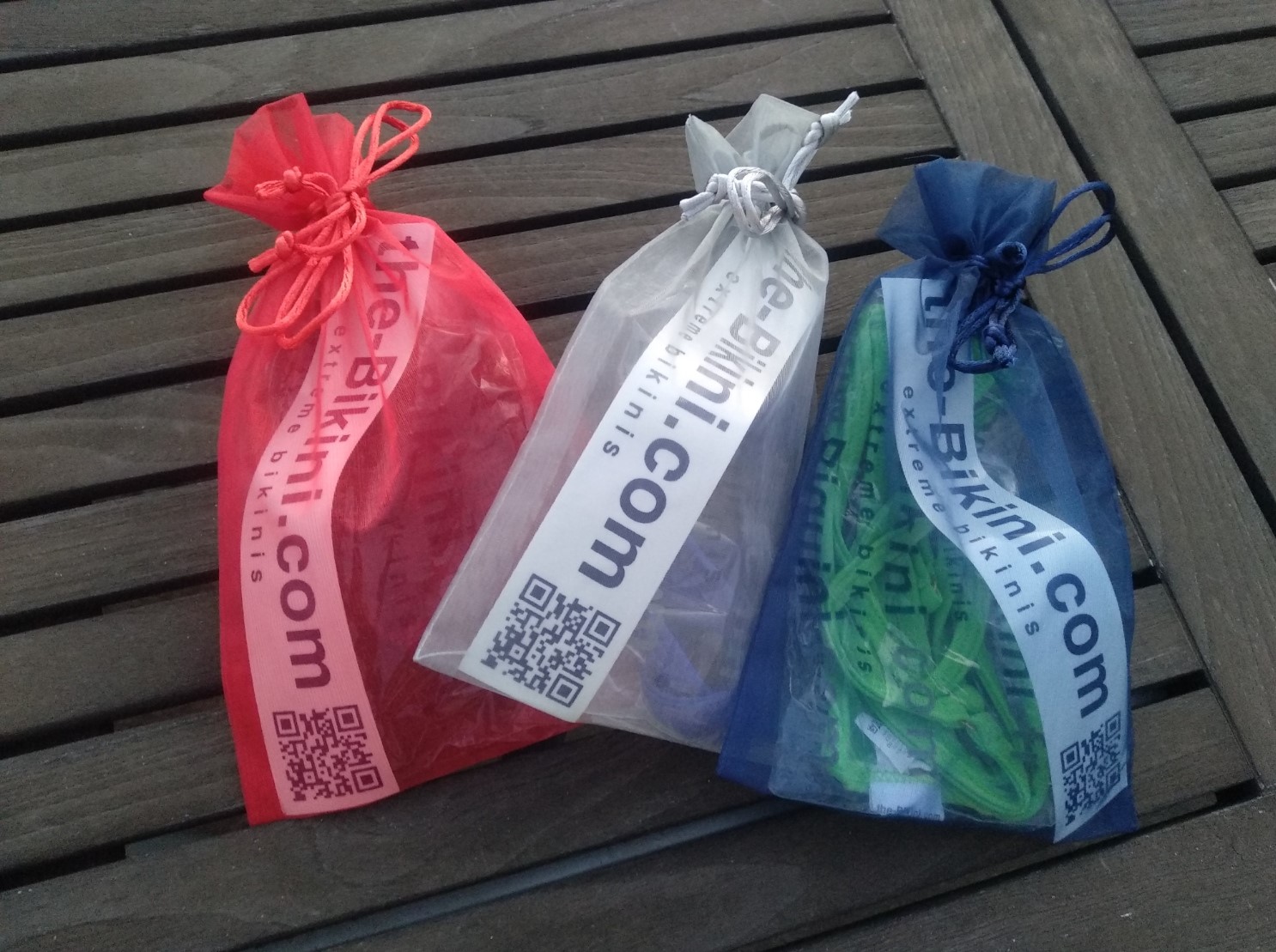 gift-wrapping-bikini-1