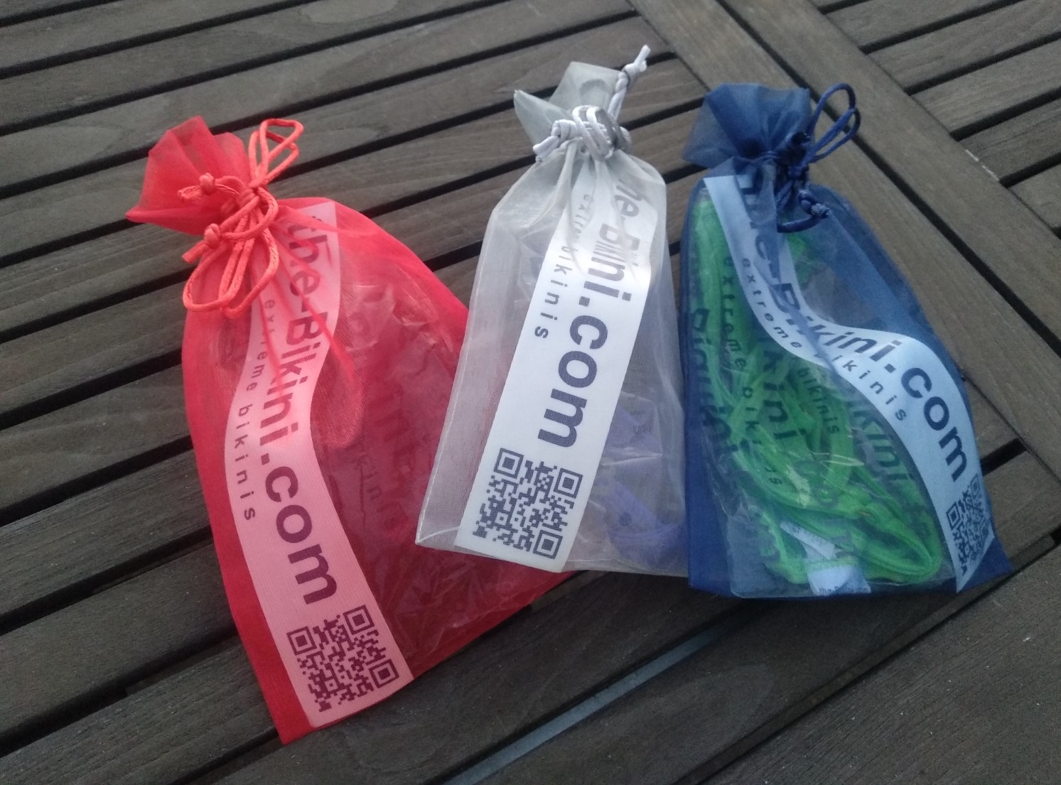 gift-wrapping-bikini-2