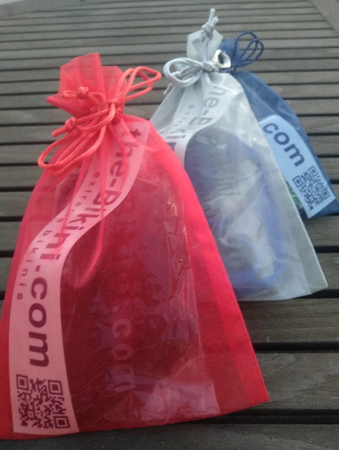 gift-wrapping-bikini-9