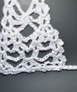 Détail frontal micro string crochet blanc Scorpion Nano.