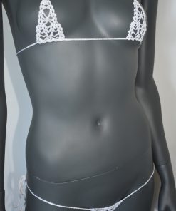 Détail frontal micro string crochet blanc Scorpion Nano.