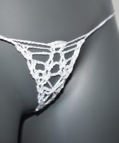 Détail haut de bikini crochet blanc Scorpion Nano.